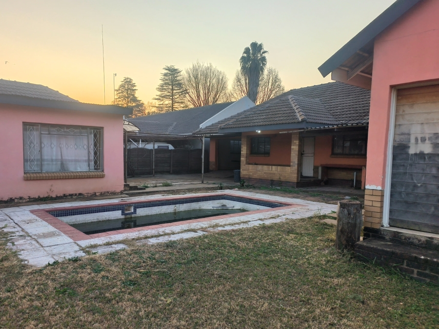 To Let 4 Bedroom Property for Rent in Miederpark North West